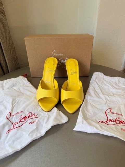 Preços baixos em Salto Alto Feminino Christian Louboutin Amarelo