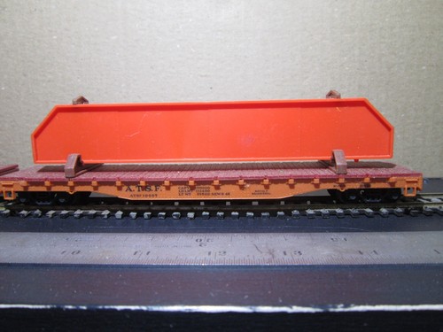 2 VINTAGE HO-SCALE PEMCO FLAT CAR WITH GIRDER LOAD DIFFERENT RAILROADS SEE PICS - Picture 3 of 10