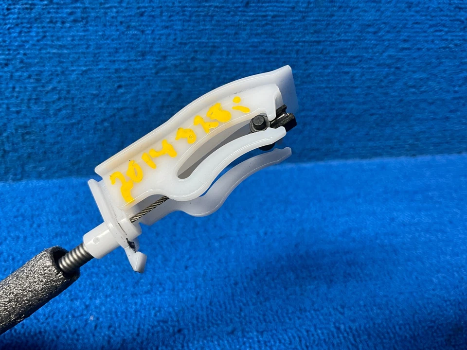 2011-2018 宝马 F30 328IX 后门左把手拉锁电缆原始设备制造商 7259837 — 第 3/4 张图片