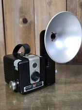 Vintage Kodak Brownie Hawkeye Flash Camera   620 Film   1950s Art Deco USA
