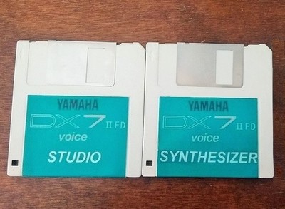 Yamaha DX7 IIFD  - 2 x floppy disk