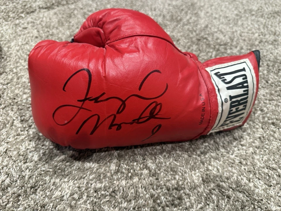 Floyd Mayweather Jr. Signed Autographed Everlast Boxing Gloves (2) - Image 3 of 4