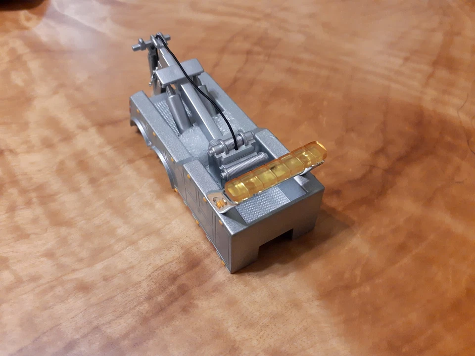 1/64 Silver Wrecker Tow Truck Body For Custom Build SpecCast - Image 3 of 4