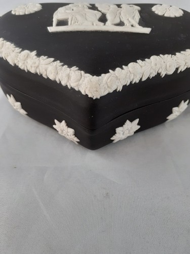 Wedgwood Heart Trinket Box Black Jasperware Hygeia Large Vintage British - Picture 5 of 9