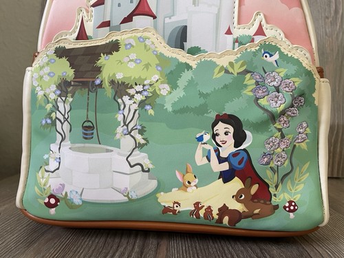 TOTALMENTE NUEVA Con Etiquetas Loungefly Disney 💕Blancanieves💕Castle Series Mini Mochila - Imagen 2 de 14