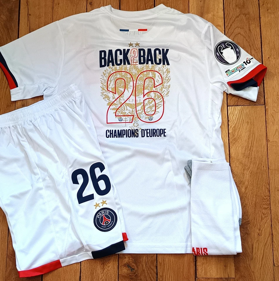 Paris Saint Germain taille 12 ans🔵🔴 PSG Kit Complet 2026 Back to Back - Photo 1/3