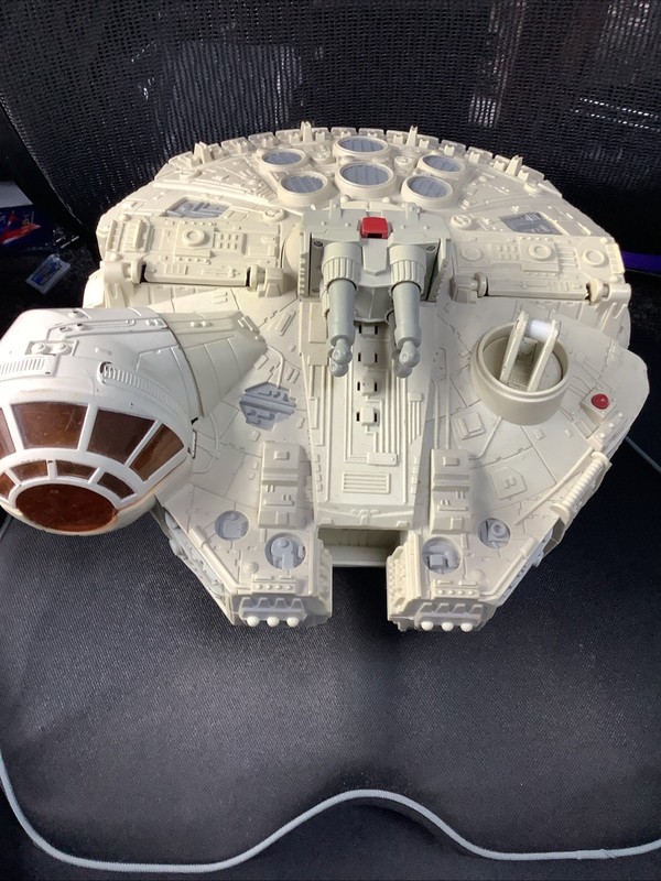  STAR WARS - 2001 MILLENNIUM FALCON LFL HASBRO #C-060A