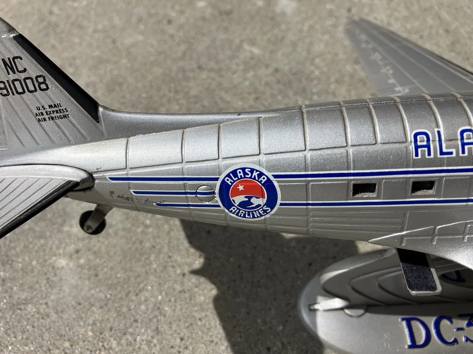 1/72 Scale Ertl Collectibles Alaska Airlines Prestige Series Douglas DC-3 - Image 4 of 4