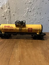 Vintage Lionel Yellow Shell Tank Car - 6-9152 - Excellent
