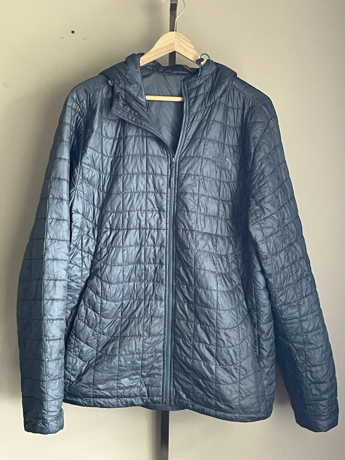 THE NORTH FACE Men's Thermoball Hoodie Insulated Jacket Large Outdoor Camping