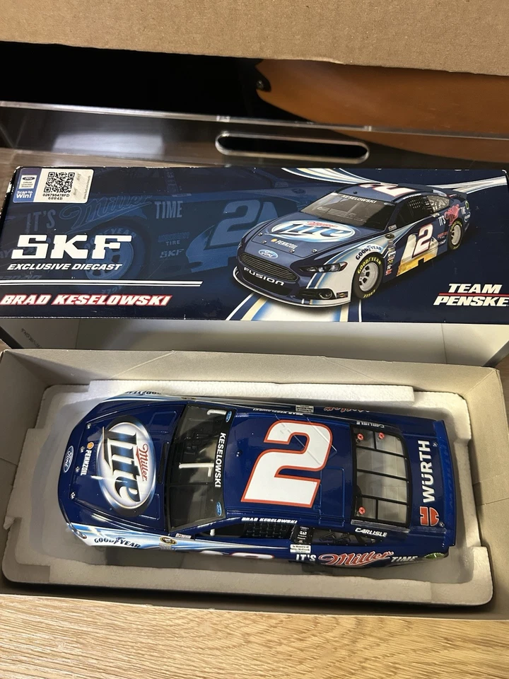 Brad Keselowski Miller Lite SKF 2013 Nascar Promo Memory of Mike McGrath 1:24 LE Foto 2 de 4