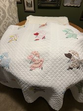 Sun bonnet Sue 1970 Quilt in EXCELLENT condition 67"w x 92" L- Vintage