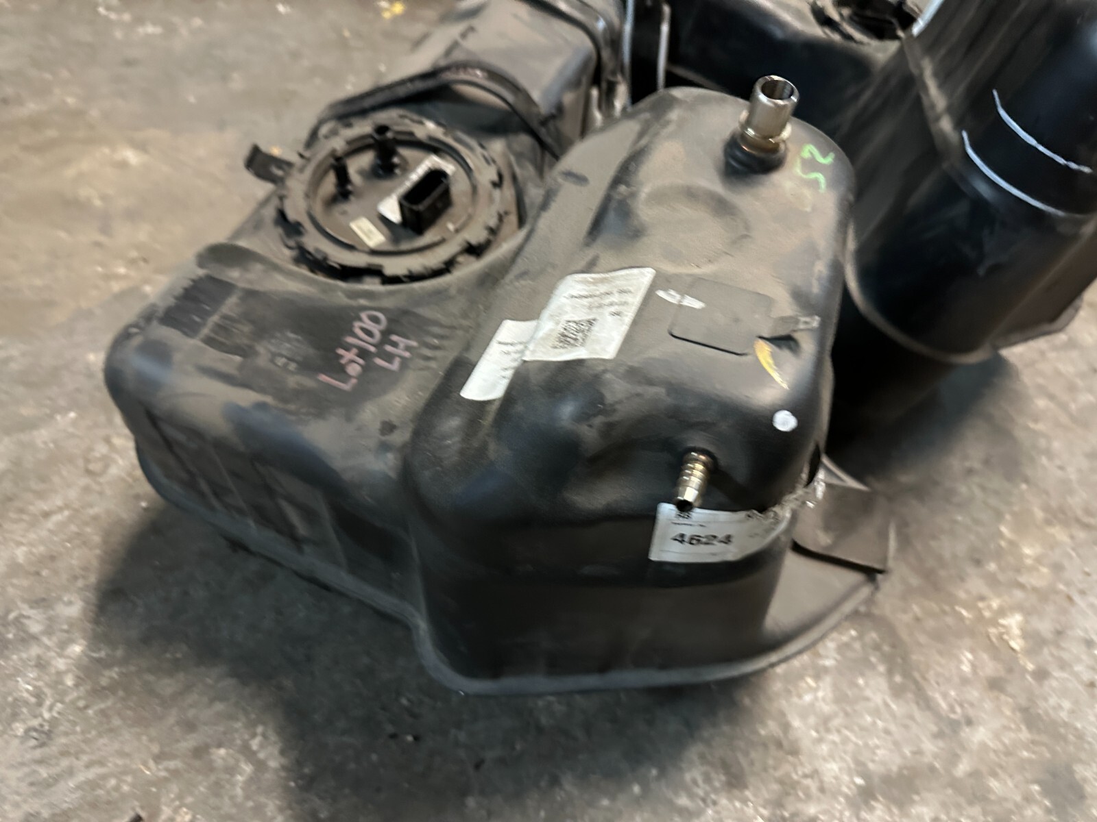 2021 AUDI R8 LEFT RIGHT FUEL TANKS PAIR OEM 4T7 201 021 4S7 201 022