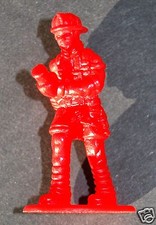 FIREFIGHTER PLASTIC FIGURE, 2" TALL 4,8 cm , GREAT FOR DIECAST ACCESSORIES, A