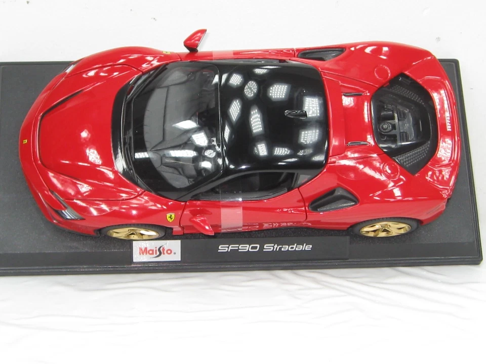 FERRARI SPIDER  SF90 STRADLE COUPE RED NEW IN BOX1:18. - Image 3 of 4