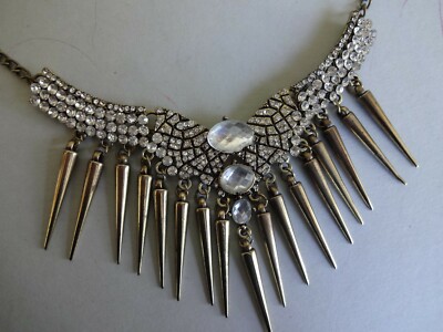 Collier Ras Du Cou – Strass Blancs Sur Bronze Avec Pampilles Laiton – Style Rétro – Longueur 42 Cm
