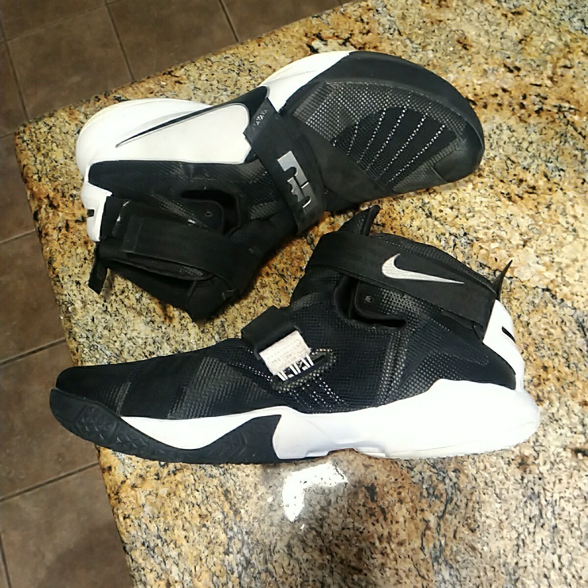 Rare Nike Lebron 2015 Soldier 9 Basketball Shoes Black & White Sz 16 813264-002 Nike LeBron Soldier 9 Blackout for Sale | Authenticity  main image 3