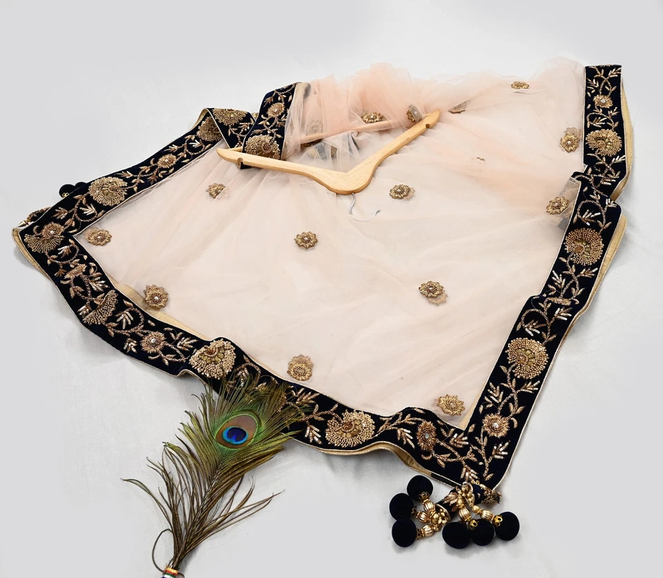 Red de melocotón Dupatta pesada de colección bordada a mano por el diseñador Sabyasachi Veil Foto 2 de 4