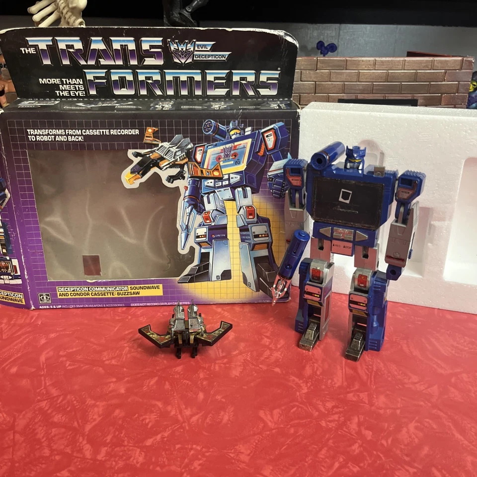 Figura de acción Transformers 1984 CompletSoundwave & Buzzsaw con caja e inserto de colección Foto 2 de 4