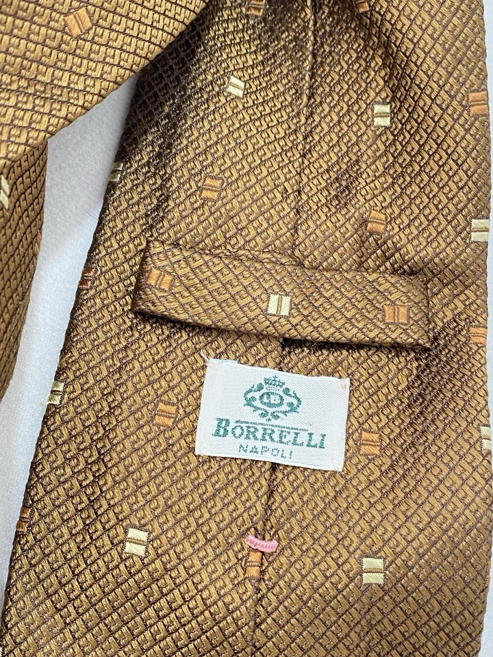 LUIGI BORRELLI. 棕色丝绸领带。 几何图案。 意大利制造。 Ex Con — 第 2/4 张图片