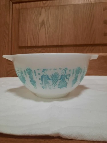 Vintage Pyrex Amish Butterprint 441 Cinderella Mixing Bowl 1-1/2 Pint Turquoise