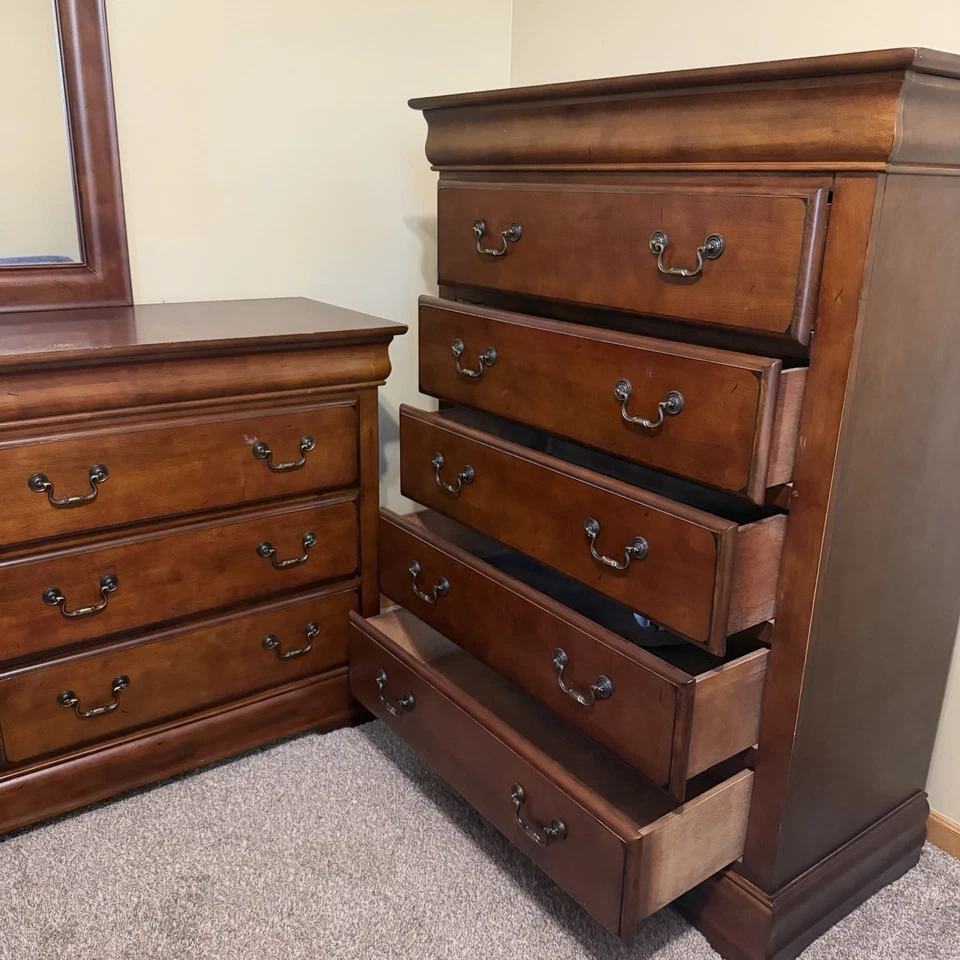 CHEAP PRICE ONLY TODAY  Large Mahogany Chest of Drawers in very good condition - Image 4 of 4