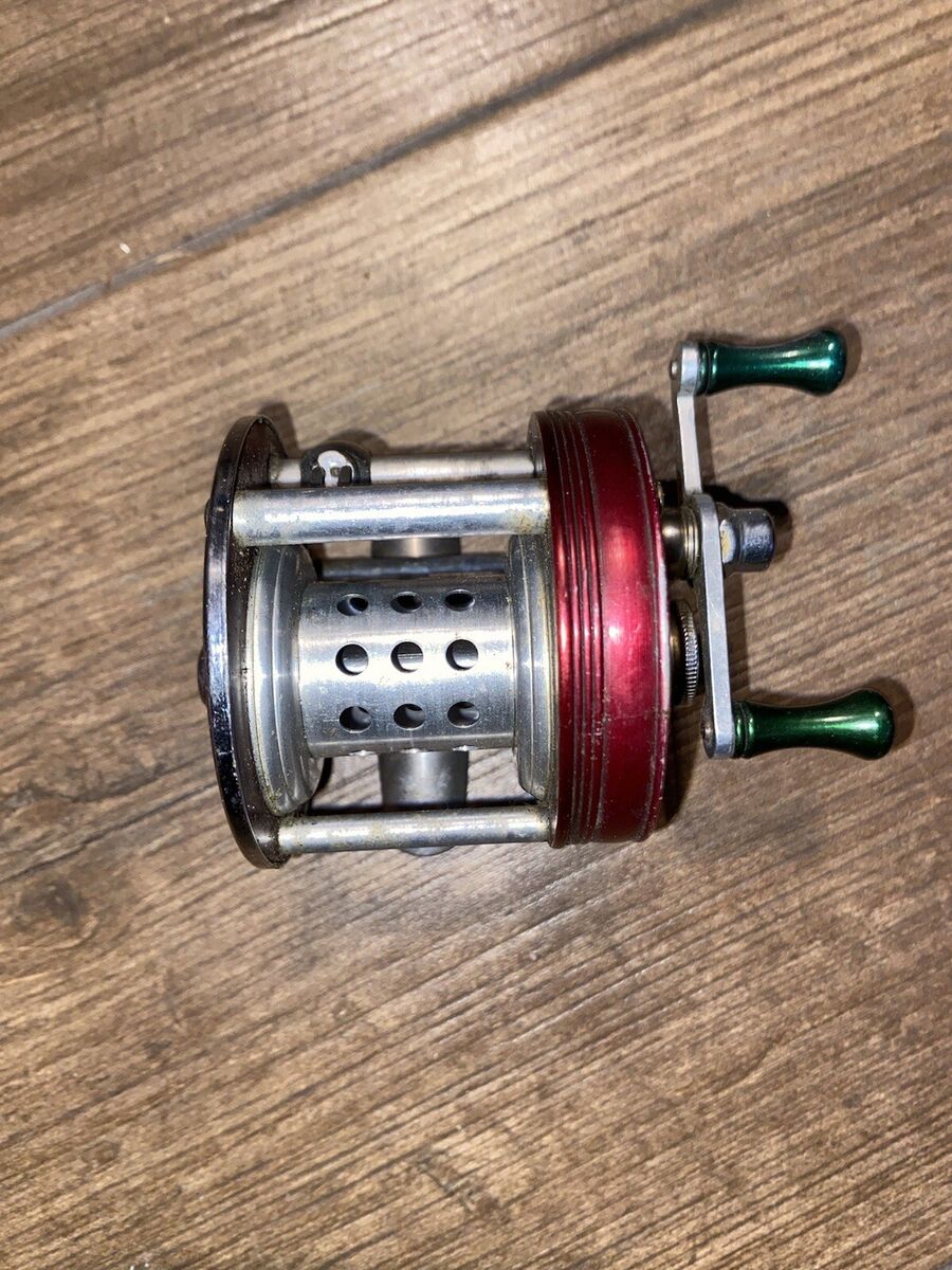Old Vintage LANGLEY LURECAST Model 330 KC Casting Reel Used Old Vintage LANGLEY LURECAST Model 330 KC Casting Reel Used
