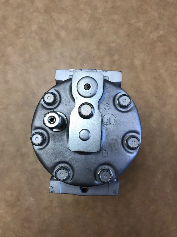 Compresor de aire acondicionado. Se adapta a Ford Escort/Mercury Tracer 1991-94 con aire instalado de distribuidor Foto 3 de 4