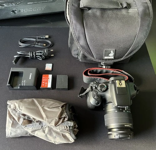 Canon EOS 1300D 18.0MP Digitalkamera + 18–55mm IS II Objektiv + Zubehörpaket