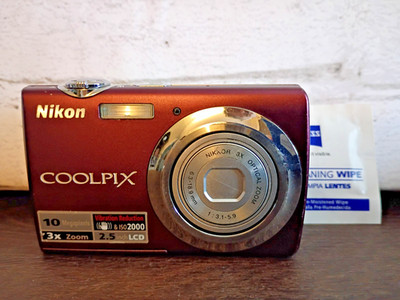 Nikon Coolpix S220 Plum 10MP - tested and works - no flash - nice!