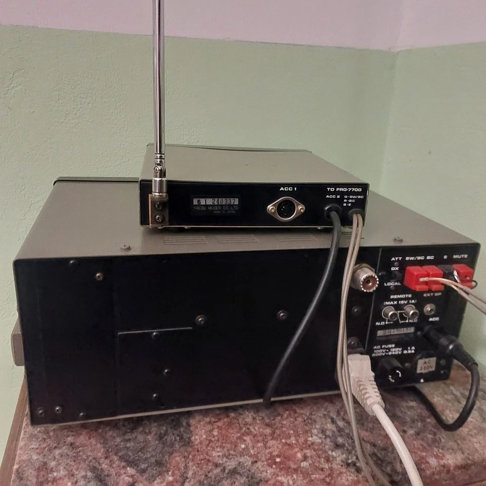Recepteur hf YAESU FRG 7700 et antenne active FRA 7700 - Photo 3/4