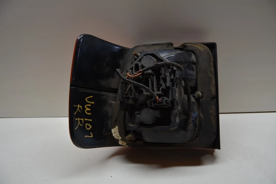 1993 - 1999 VOLKSWAGEN JETTA LANTERNA TRASEIRA LATERAL DIREITA DO PASSAGEIRO FABRICANTE DE EQUIPAMENTO ORIGINAL, 166-58642 - Imagem 2 de 4