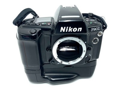 Nikon F-90X SLR mit MB-10 Batteriegriff 35mm SLR analog Body (Nikon AF)