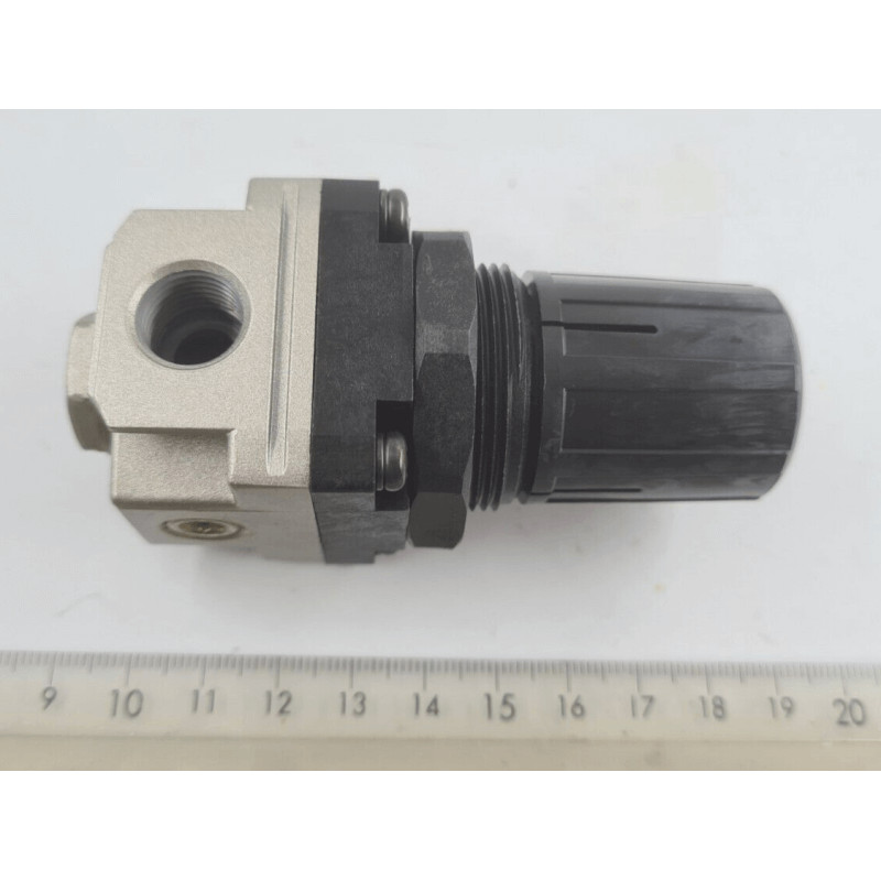 SMC EAR2000-F02-1 Pneumatic Pressure Regulator