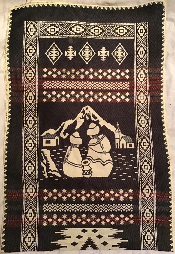 PRECIOSO CORREDOR DE MESA PERUANO DE LANA TEJIDA CON GENTE DE CERÁMICA CAPILLA MACHU PICHU Foto 2 de 4