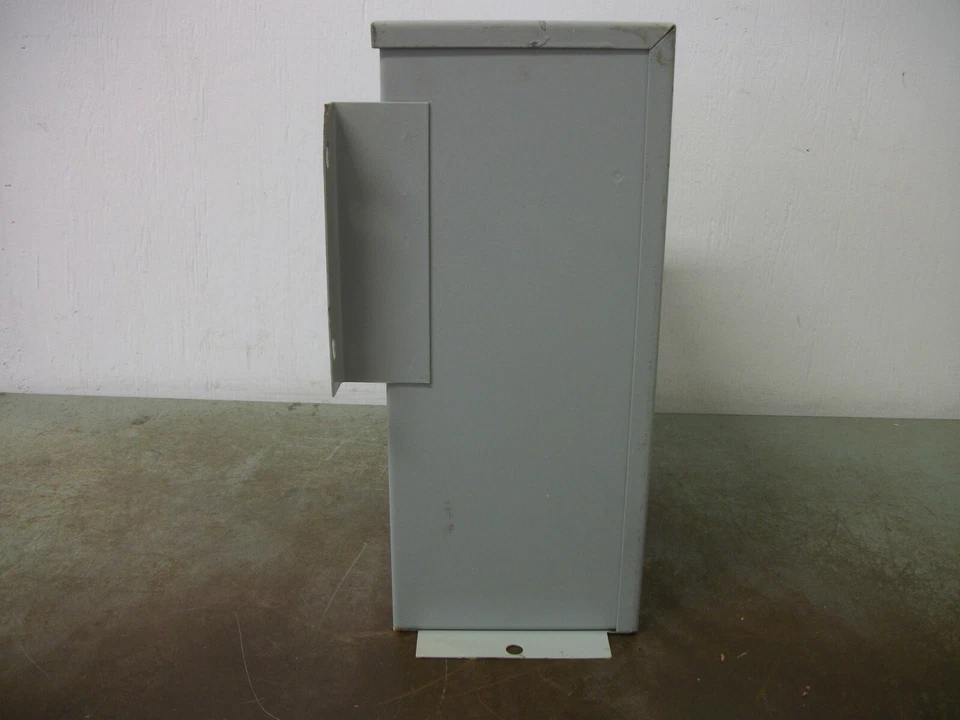 CONDENSADOR DIELEKTROL GE CON RESISTENCIAS DE DESCARGA 65L813TQ1 20KVAR 240VOLT 3PH NOB Foto 3 de 4