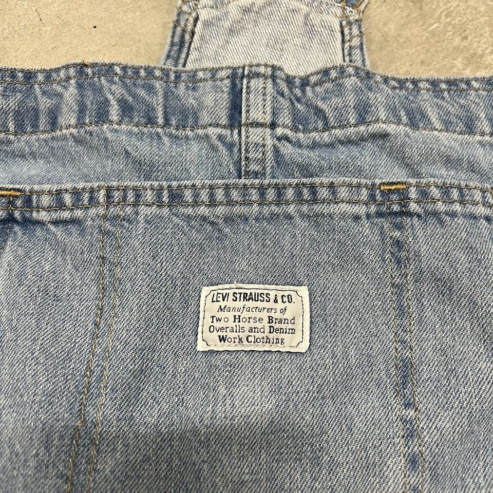 Levi Strauss & Co Overall Shorts Womens Size Large Cotton Denim Light/Med Wash - Image 4 of 4