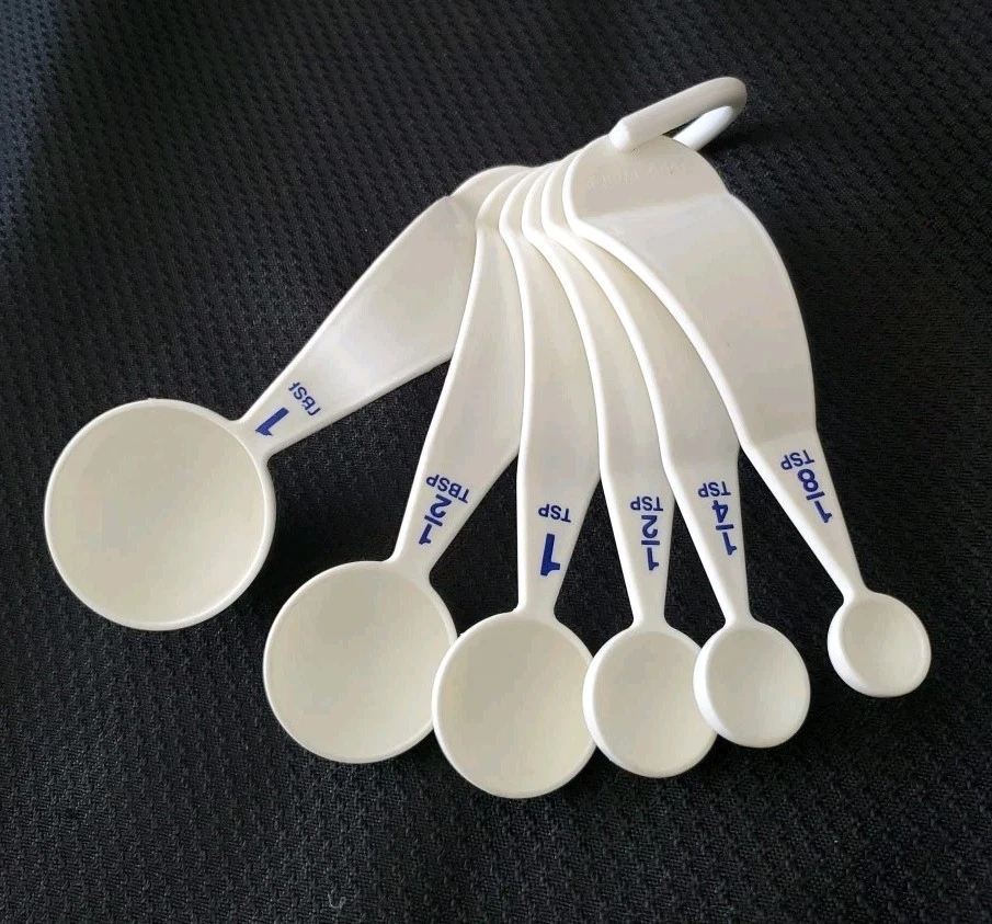 Tupperware White Measuring Spoons Set D Ring Ergonomic Curved Blue Lettering