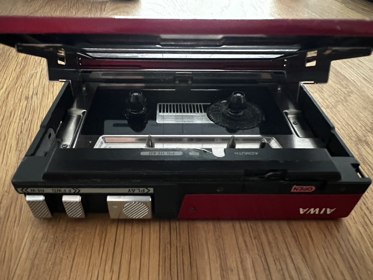 Vintage RED AIWA HS-P05 portable cassette player Walkman