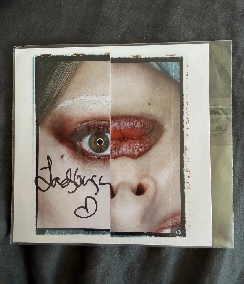 LADY GAGA - MAYHEM CD & SIGNED ART CARD - LADY GAGA AUTOGRAPH - Image 2 of 4