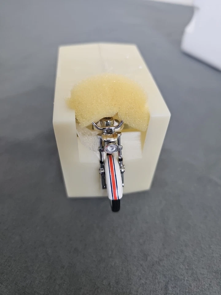 Franklin Mint Harley Davidson 1:24 B11WC30 Motorcycle 1971 Super Glide  New - Image 4 of 4