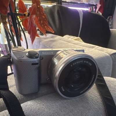 Sony Alpha NEX-5T 16.1MP Mirrorless Camera 3'' Silver w/ 16-50mm Lens