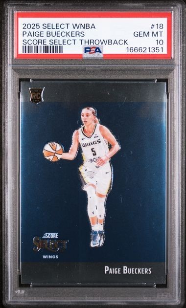 2025 PANINI SELECT WNBA SCORE SELECT THROWBACK PAIGE BUECKERS #18 RC PSA 10