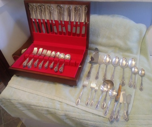 LARGE DINNER SIZE*WALLACE*ROSE POINT-STERLING SILVER FLATWARE*72- 5-piece SET