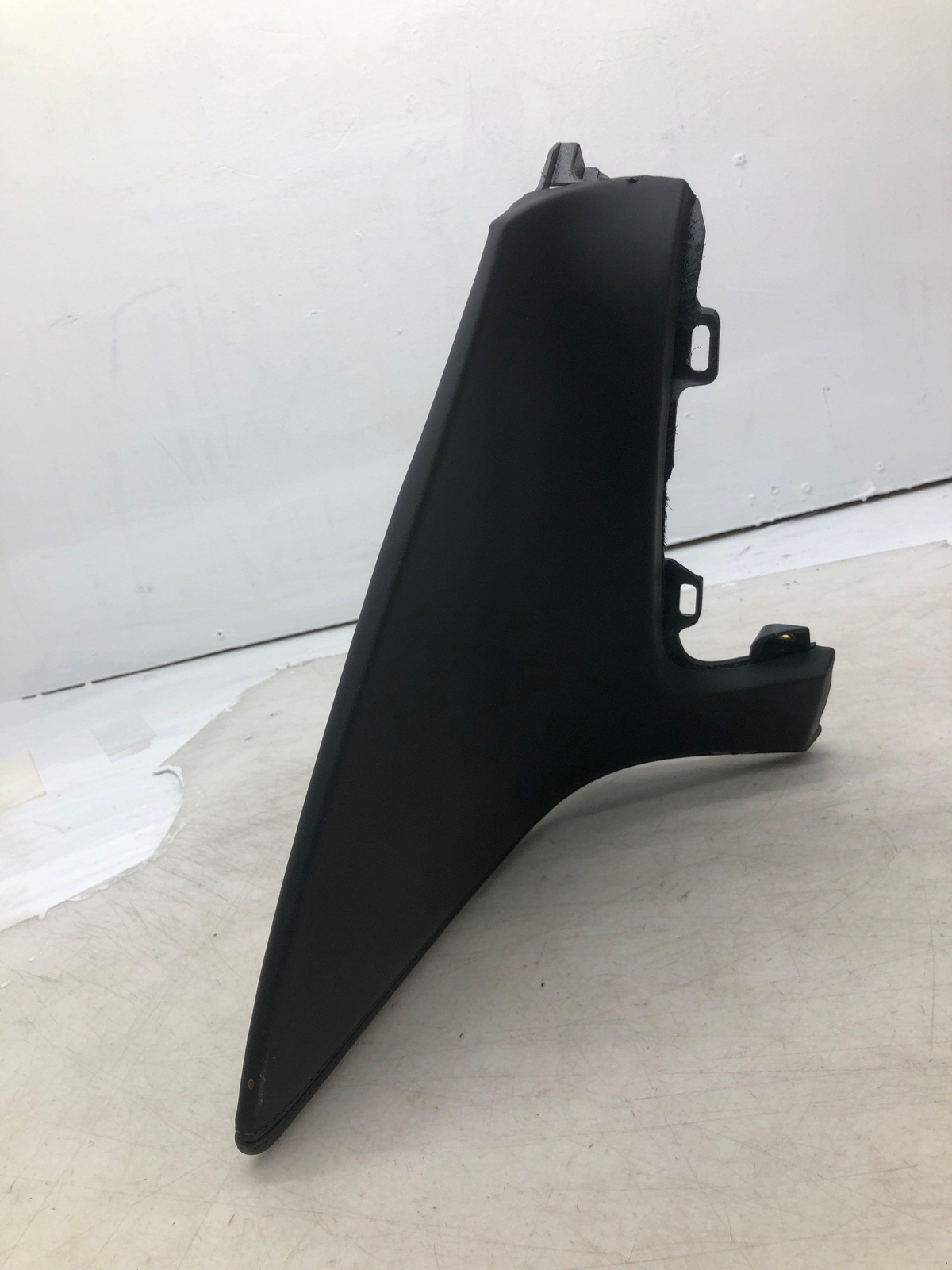 2016-2020 BENTLEY BENTAYGA LOWER LEFT DASH CONSOLE SIFE COVER W/TEMP SENSOR