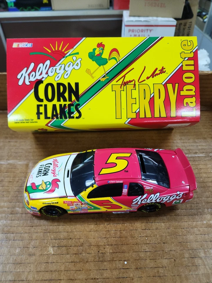 Terry Labonte #5 Kellogg's Monte Carlo 1999 Action 1:24 Scale BANK - Image 4 of 4