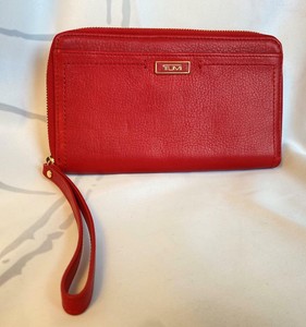 tumi red wallet