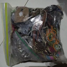 4 Lbs Junk Fashion Broken Jewelry for DIY & Crafts Vtg