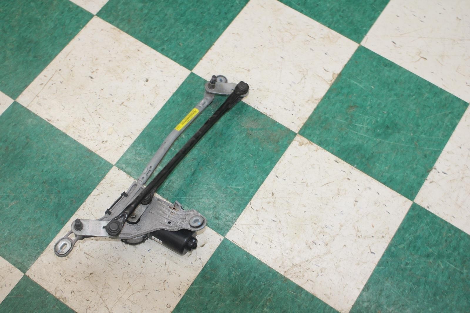 Maserati Ghibli 2014-2020 Front Windshield wiper assembly
