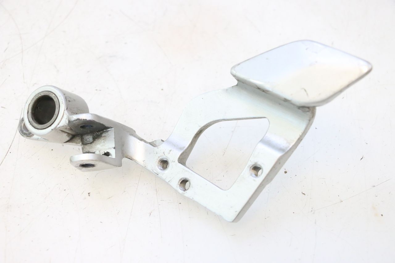 FRONT RIGHT FOOTREST MOUNT - YAMAHA FJR 1300 (2001 - 2005)
